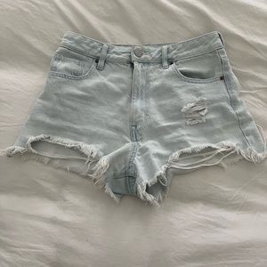 Pacsun light-washed distressed denim shorts size 26